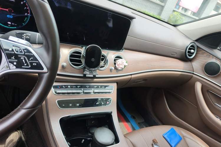 Used Mercedes-Benz E-Class New Energy 2023 E 350 e L Plug-in Hybrid Sedan Audio And AC Panel