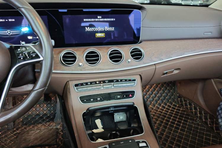 Used Mercedes-Benz E-Class New Energy 2023 E 350 e L Plug-in Hybrid Sedan Audio And AC Panel