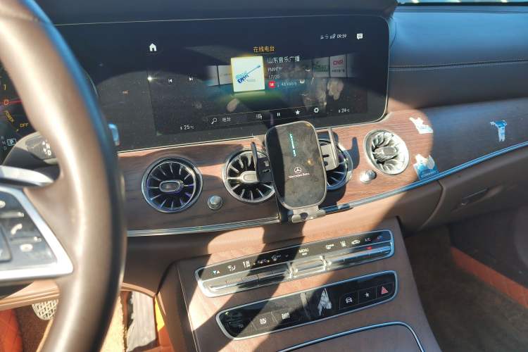 Used Mercedes-Benz E-Class New Energy 2023 E 350 e L Plug-in Hybrid Sedan Audio And AC Panel