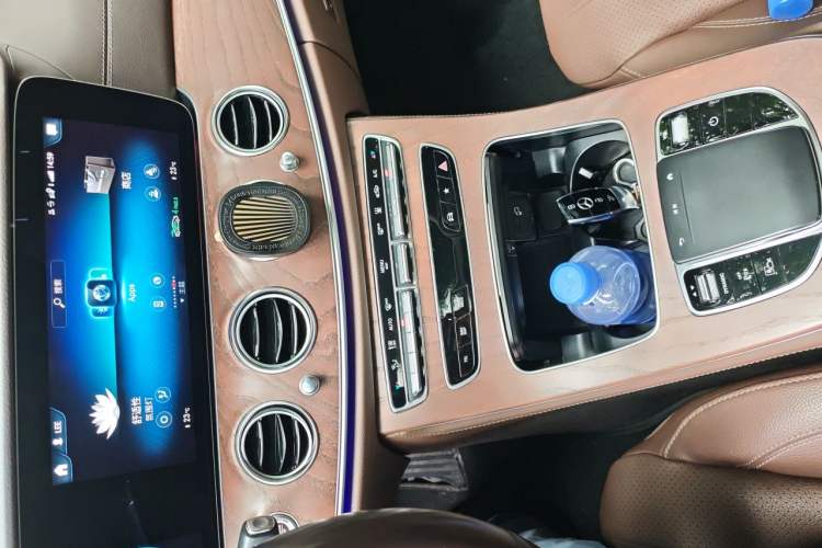 Used Mercedes-Benz E-Class New Energy 2023 E 350 e L Plug-in Hybrid Sedan Audio And AC Panel