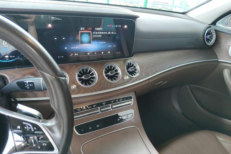 Used Mercedes-Benz E-Class New Energy 2023 E 350 e L Plug-in Hybrid Sedan Audio And AC Panel