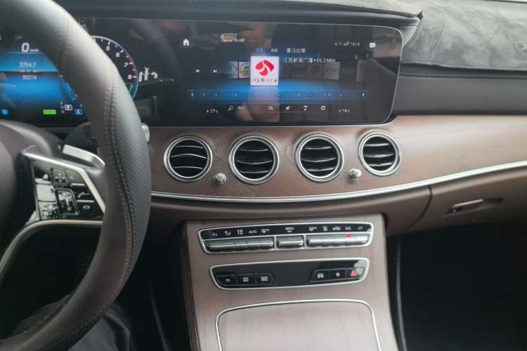 Used Mercedes-Benz E-Class New Energy 2023 E 350 e L Plug-in Hybrid Sedan Audio And AC Panel