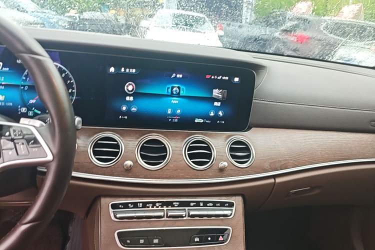 Used Mercedes-Benz E-Class New Energy 2023 E 350 e L Plug-in Hybrid Sedan Audio And AC Panel