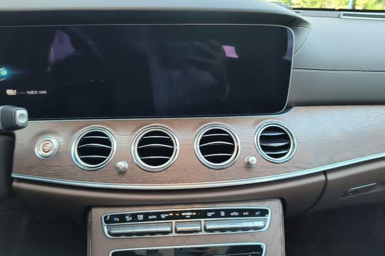 Used Mercedes-Benz E-Class New Energy 2023 E 350 e L Plug-in Hybrid Sedan Audio And AC Panel
