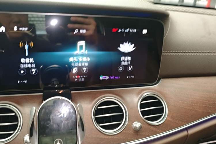 Used Mercedes-Benz E-Class New Energy 2023 E 350 e L Plug-in Hybrid Sedan Audio And AC Panel