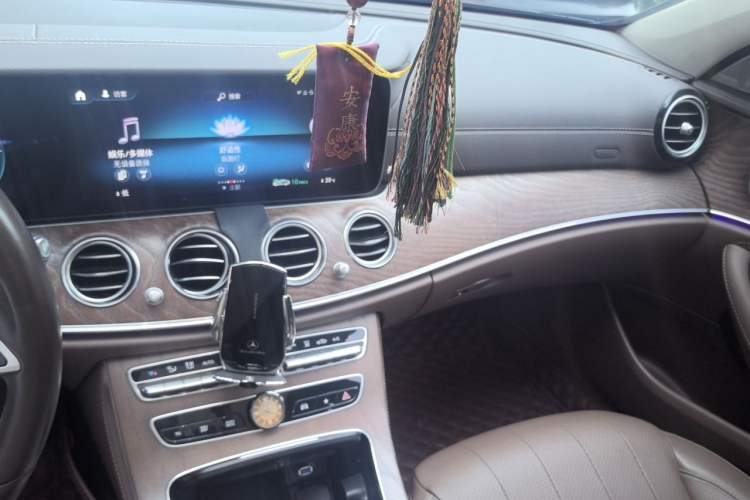Used Mercedes-Benz E-Class New Energy 2023 E 350 e L Plug-in Hybrid Sedan Audio And AC Panel