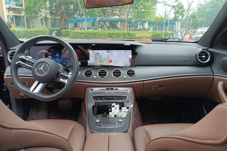 Used Mercedes-Benz E-Class New Energy 2023 E 350 e L Plug-in Hybrid Sports Sedan Center Console