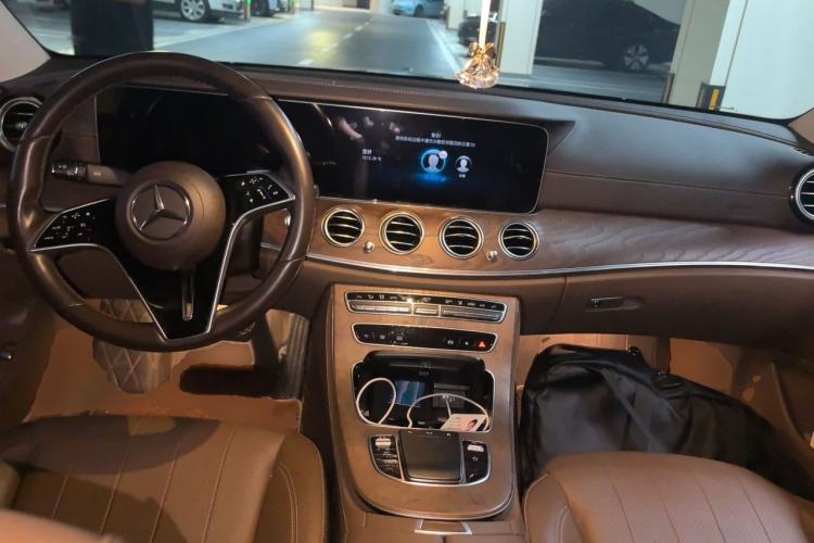 Used Mercedes-Benz E-Class New Energy 2023 E 350 e L Plug-in Hybrid Sedan Center Console