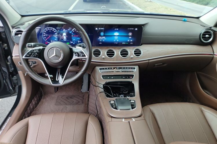 Used Mercedes-Benz E-Class New Energy 2023 E 350 e L Plug-in Hybrid Sedan Center Console