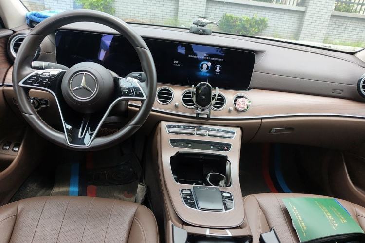 Used Mercedes-Benz E-Class New Energy 2023 E 350 e L Plug-in Hybrid Sedan Center Console