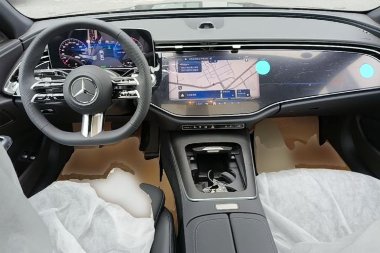 Used Mercedes-Benz E-Class New Energy 2023 E 350 e L Plug-in Hybrid Sports Sedan Center Console