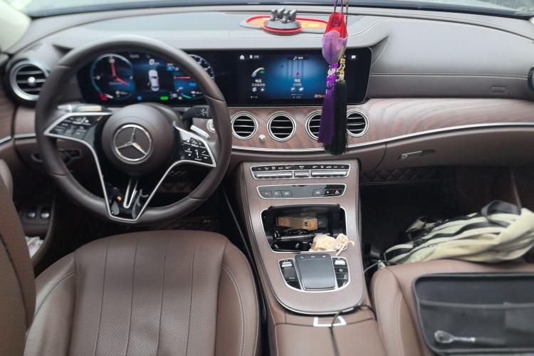Used Mercedes-Benz E-Class New Energy 2023 E 350 e L Plug-in Hybrid Sedan Center Console