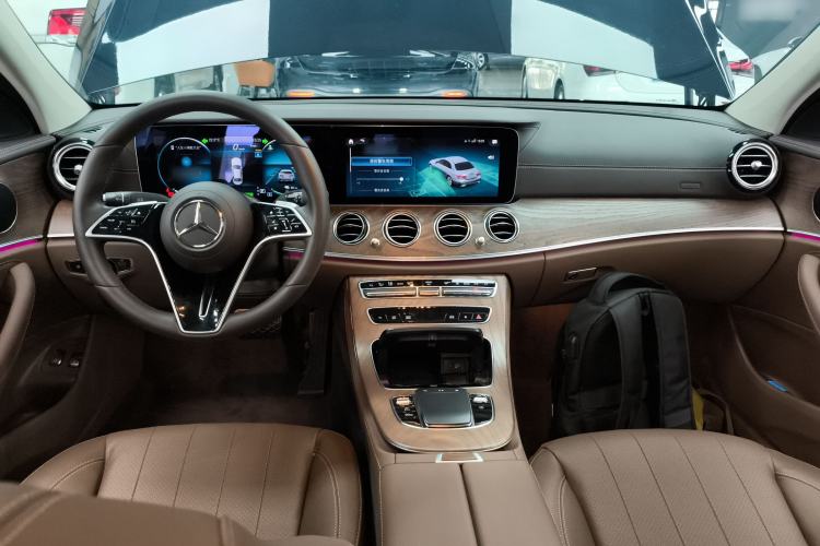 Used Mercedes-Benz E-Class New Energy 2023 E 350 e L Plug-in Hybrid Sedan Center Console