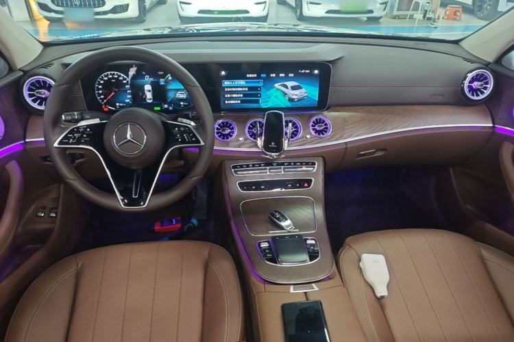 Used Mercedes-Benz E-Class New Energy 2023 E 350 e L Plug-in Hybrid Sedan Center Console