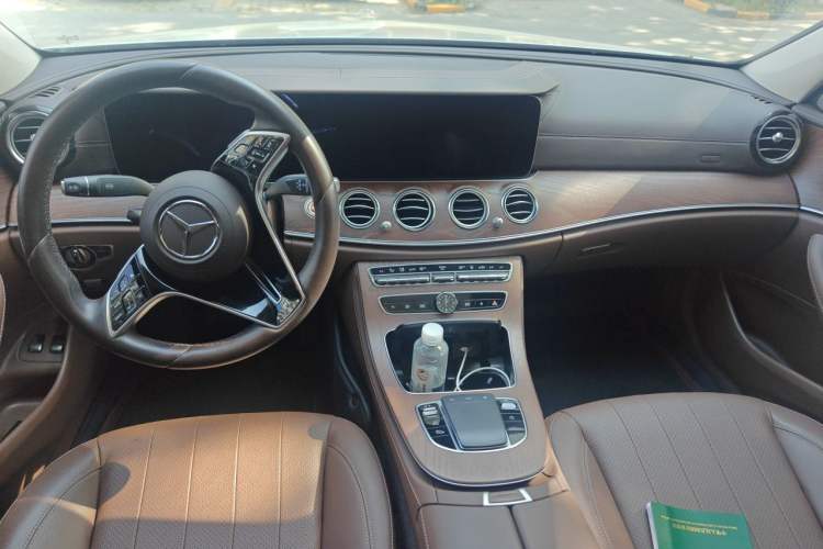 Used Mercedes-Benz E-Class New Energy 2023 E 350 e L Plug-in Hybrid Sedan Center Console