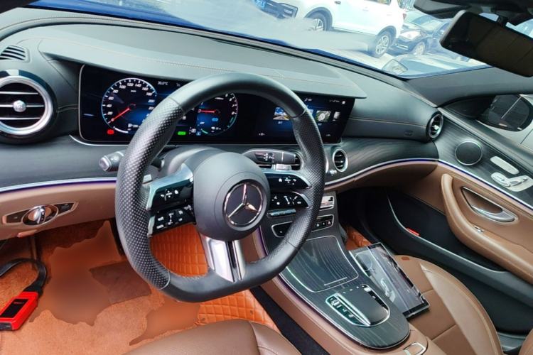 Used Mercedes-Benz E-Class New Energy 2023 E 350 e L Plug-in Hybrid Sports Sedan Center Console