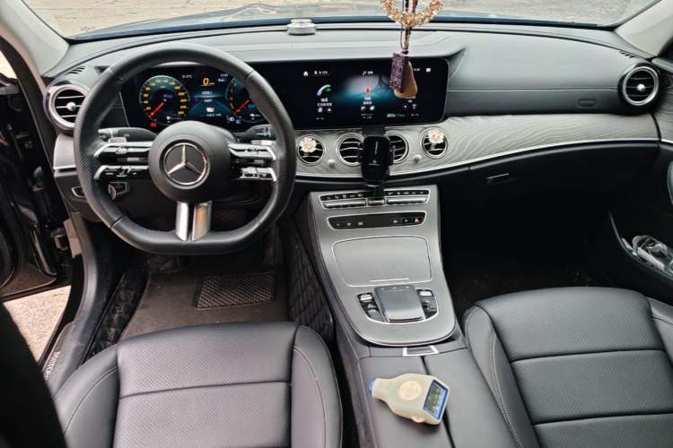 Used Mercedes-Benz E-Class New Energy 2023 E 350 e L Plug-in Hybrid Sports Sedan Center Console