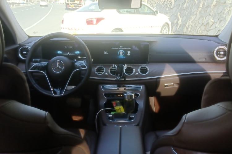 Used Mercedes-Benz E-Class New Energy 2023 E 350 e L Plug-in Hybrid Sedan Center Console
