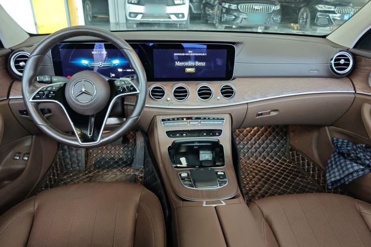 Used Mercedes-Benz E-Class New Energy 2023 E 350 e L Plug-in Hybrid Sedan Center Console