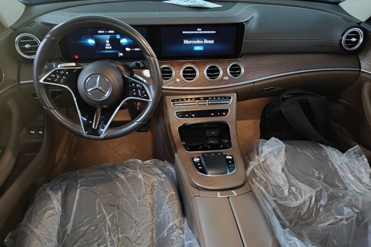 Used Mercedes-Benz E-Class New Energy 2023 E 350 e L Plug-in Hybrid Sedan Center Console