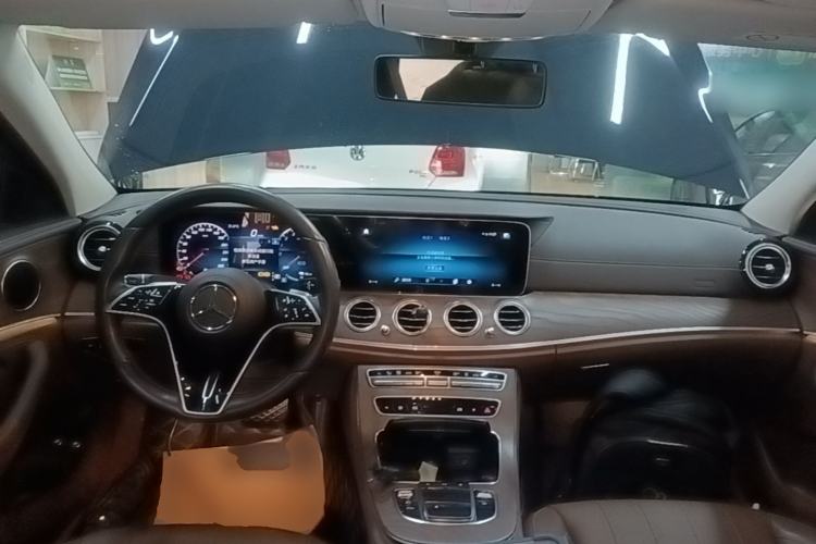 Used Mercedes-Benz E-Class New Energy 2023 E 350 e L Plug-in Hybrid Sedan Center Console