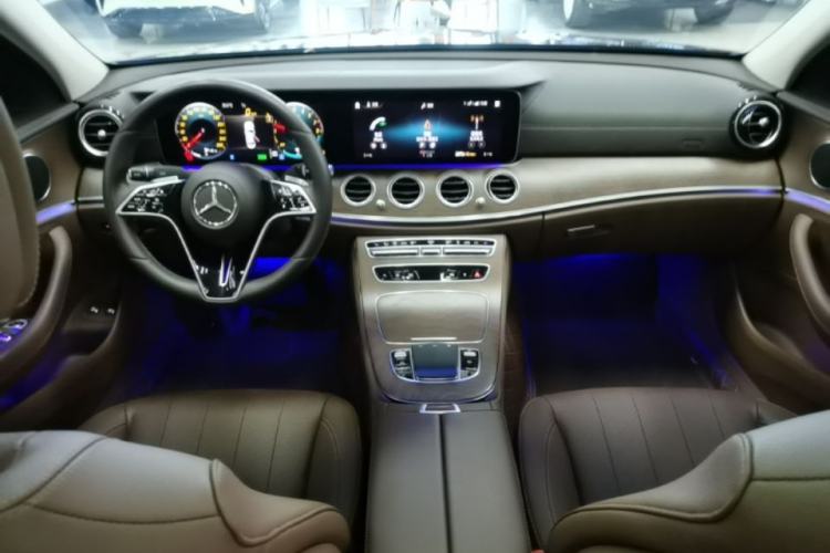 Used Mercedes-Benz E-Class New Energy 2023 E 350 e L Plug-in Hybrid Sedan Center Console
