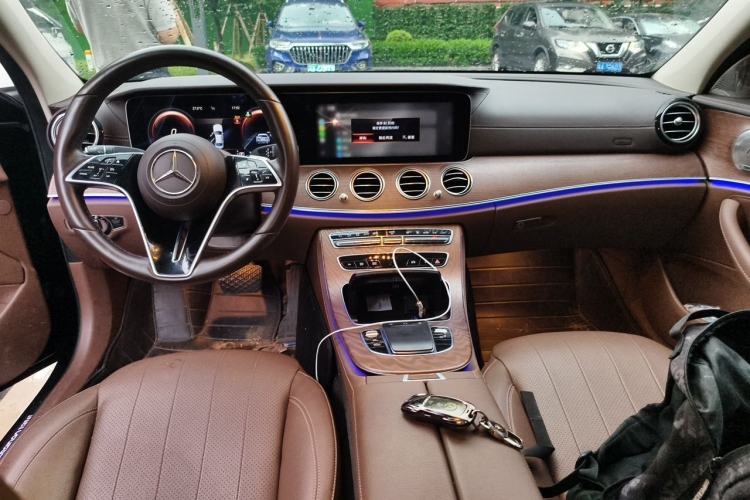 Used Mercedes-Benz E-Class New Energy 2023 E 350 e L Plug-in Hybrid Sedan Center Console