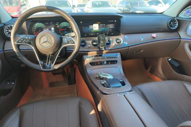 Used Mercedes-Benz E-Class New Energy 2023 E 350 e L Plug-in Hybrid Sedan Center Console