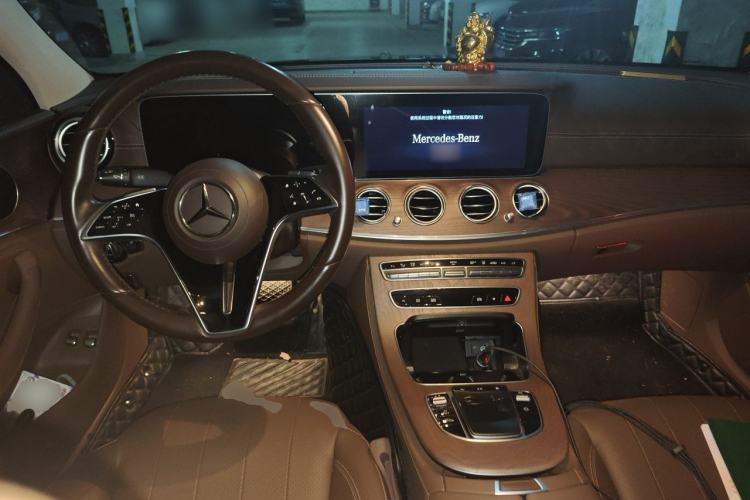 Used Mercedes-Benz E-Class New Energy 2023 E 350 e L Plug-in Hybrid Sedan Center Console