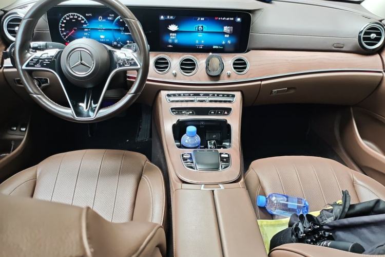 Used Mercedes-Benz E-Class New Energy 2023 E 350 e L Plug-in Hybrid Sedan Center Console