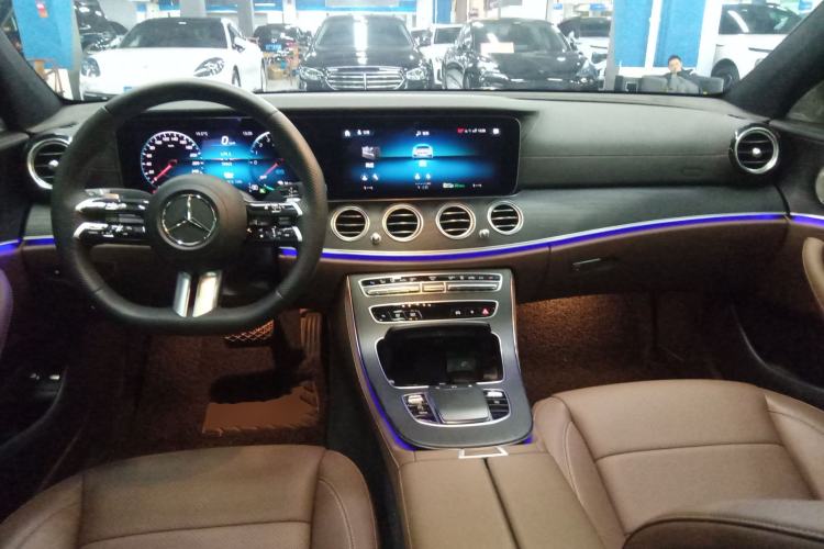 Used Mercedes-Benz E-Class New Energy 2023 E 350 e L Plug-in Hybrid Sports Sedan Center Console