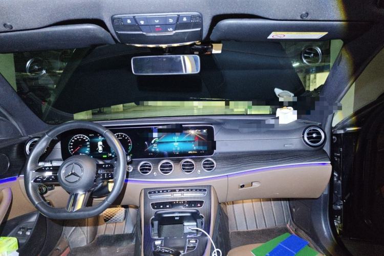 Used Mercedes-Benz E-Class New Energy 2023 E 350 e L Plug-in Hybrid Sports Sedan Center Console
