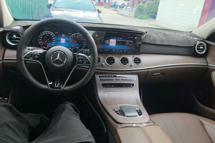 Used Mercedes-Benz E-Class New Energy 2023 E 350 e L Plug-in Hybrid Sedan Center Console