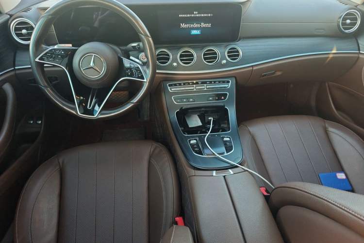 Used Mercedes-Benz E-Class New Energy 2023 E 350 e L Plug-in Hybrid Sedan Center Console