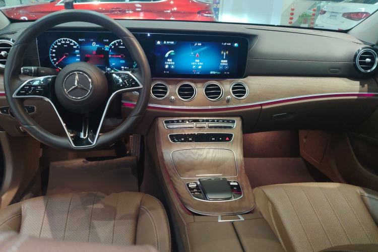 Used Mercedes-Benz E-Class New Energy 2023 E 350 e L Plug-in Hybrid Sedan Center Console