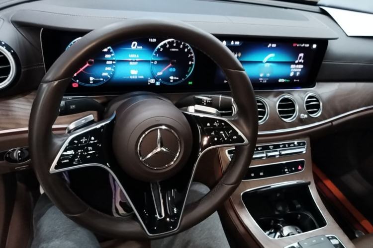 Used Mercedes-Benz E-Class New Energy 2023 E 350 e L Plug-in Hybrid Sedan Center Console