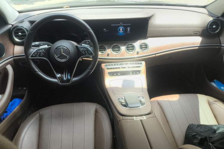 Used Mercedes-Benz E-Class New Energy 2023 E 350 e L Plug-in Hybrid Sedan Center Console