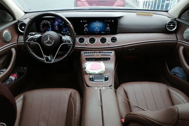 Used Mercedes-Benz E-Class New Energy 2023 E 350 e L Plug-in Hybrid Sedan Center Console