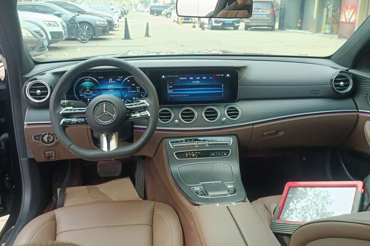 Used Mercedes-Benz E-Class New Energy 2023 E 350 e L Plug-in Hybrid Sports Sedan Center Console