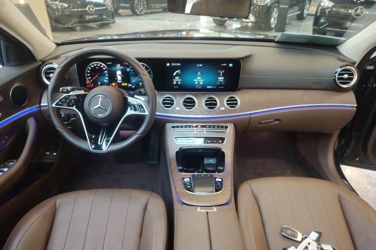 Used Mercedes-Benz E-Class New Energy 2023 E 350 e L Plug-in Hybrid Sedan Center Console