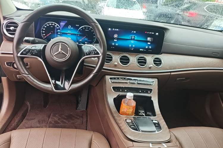 Used Mercedes-Benz E-Class New Energy 2023 E 350 e L Plug-in Hybrid Sedan Center Console