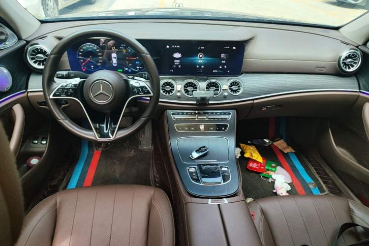 Used Mercedes-Benz E-Class New Energy 2023 E 350 e L Plug-in Hybrid Sedan Center Console