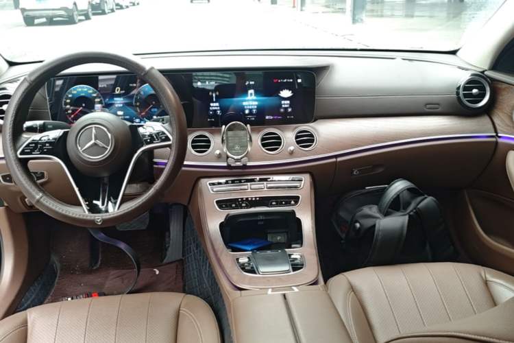 Used Mercedes-Benz E-Class New Energy 2023 E 350 e L Plug-in Hybrid Sedan Center Console