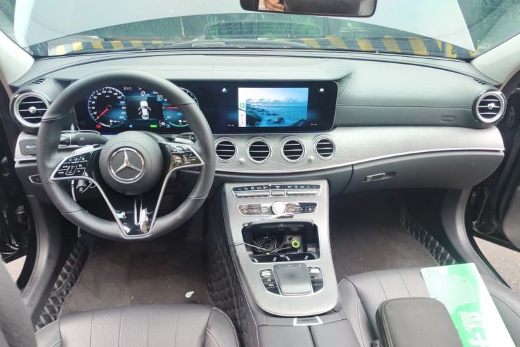 Used Mercedes-Benz E-Class New Energy 2023 E 350 e L Plug-in Hybrid Sedan Center Console