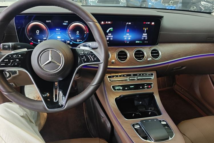Used Mercedes-Benz E-Class New Energy 2023 E 350 e L Plug-in Hybrid Sedan Center Console