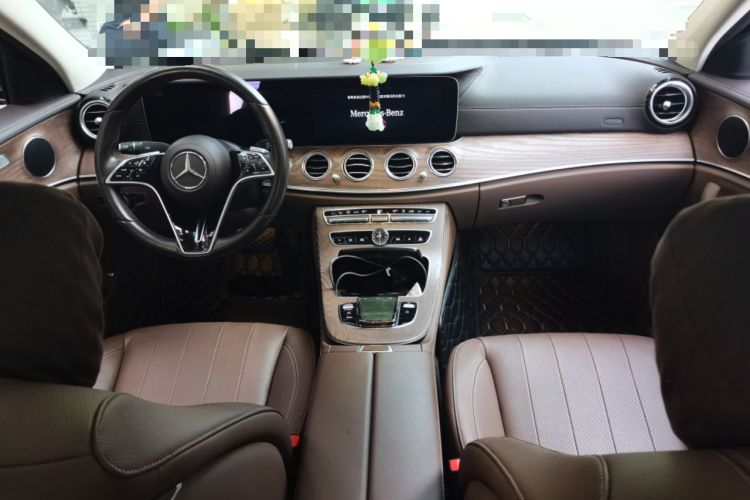 Used Mercedes-Benz E-Class New Energy 2023 E 350 e L Plug-in Hybrid Sedan Center Console