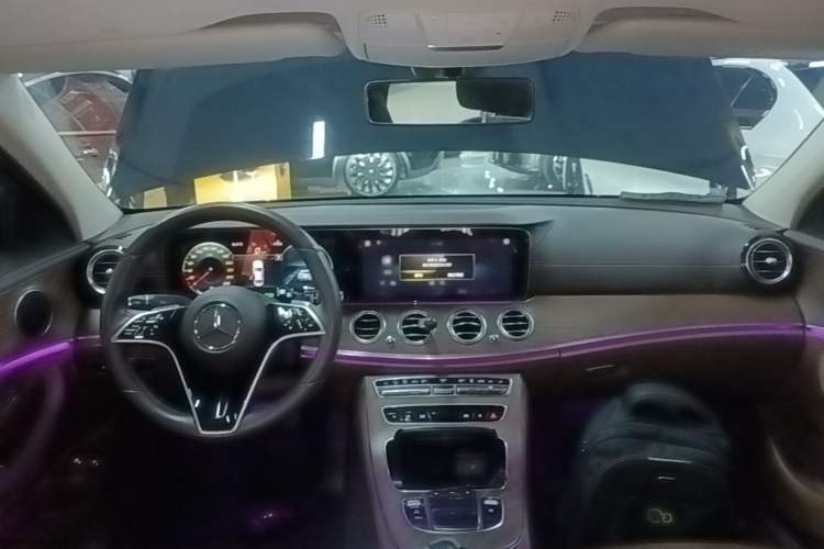 Used Mercedes-Benz E-Class New Energy 2023 E 350 e L Plug-in Hybrid Sedan Center Console