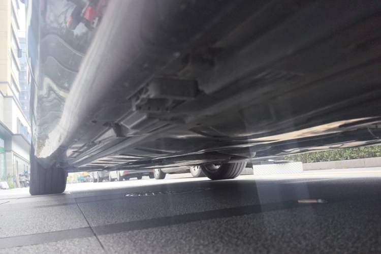 Used Mercedes-Benz E-Class New Energy 2023 E 350 e L Plug-in Hybrid Sedan Chassis Rear Left