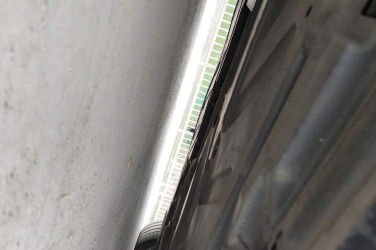 Used Mercedes-Benz E-Class New Energy 2023 E 350 e L Plug-in Hybrid Sedan Chassis Rear Right