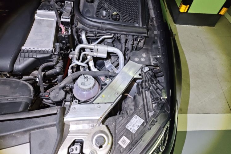 Used Mercedes-Benz E-Class New Energy 2023 E 350 e L Plug-in Hybrid Sedan Engine Bay Left